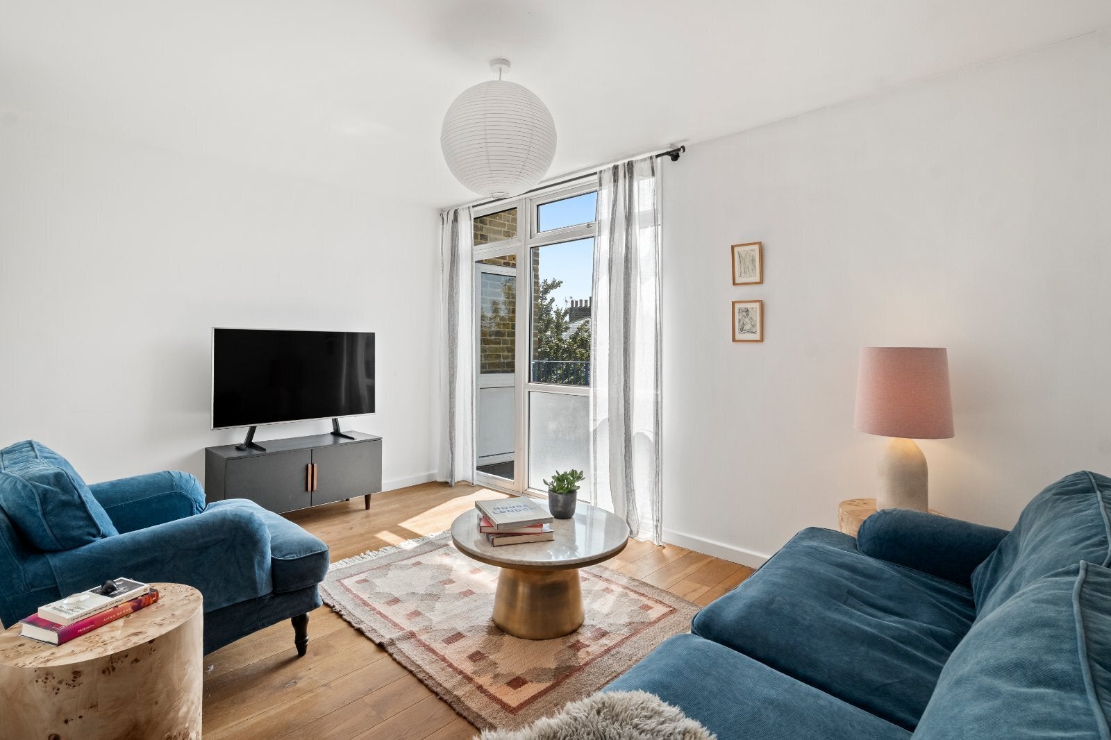 Flat Buckingham Road in Greater London