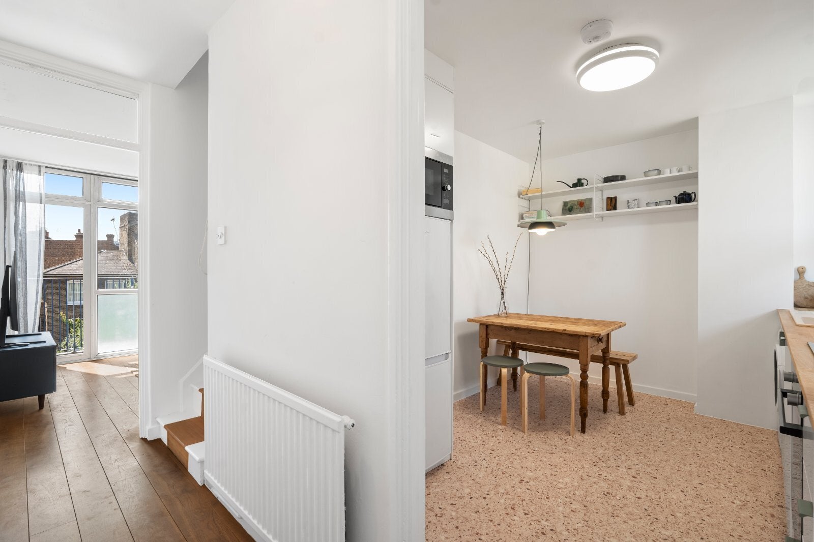 Flat Buckingham Road in Greater London