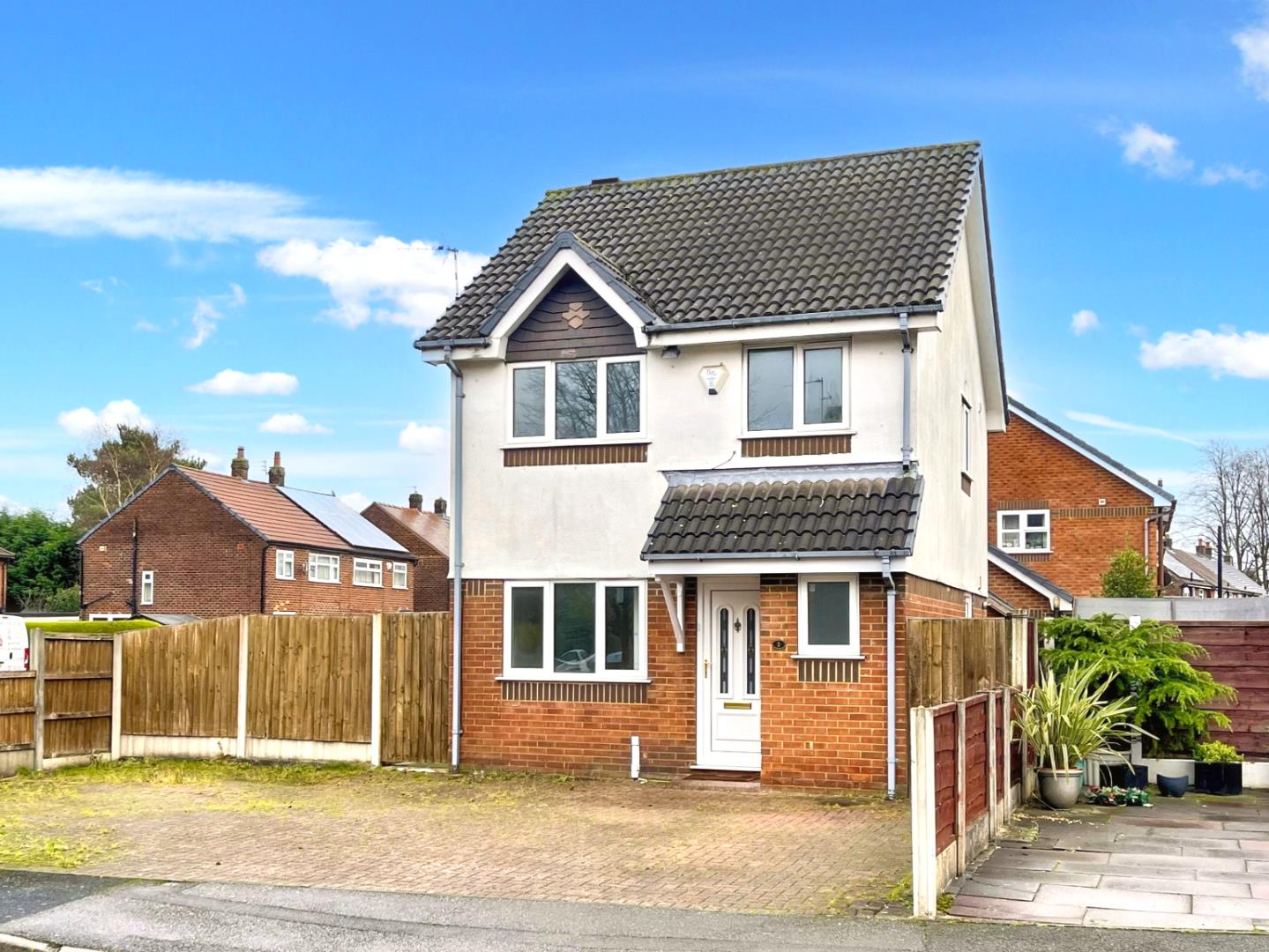 House Kenyon Avenue in Trafford