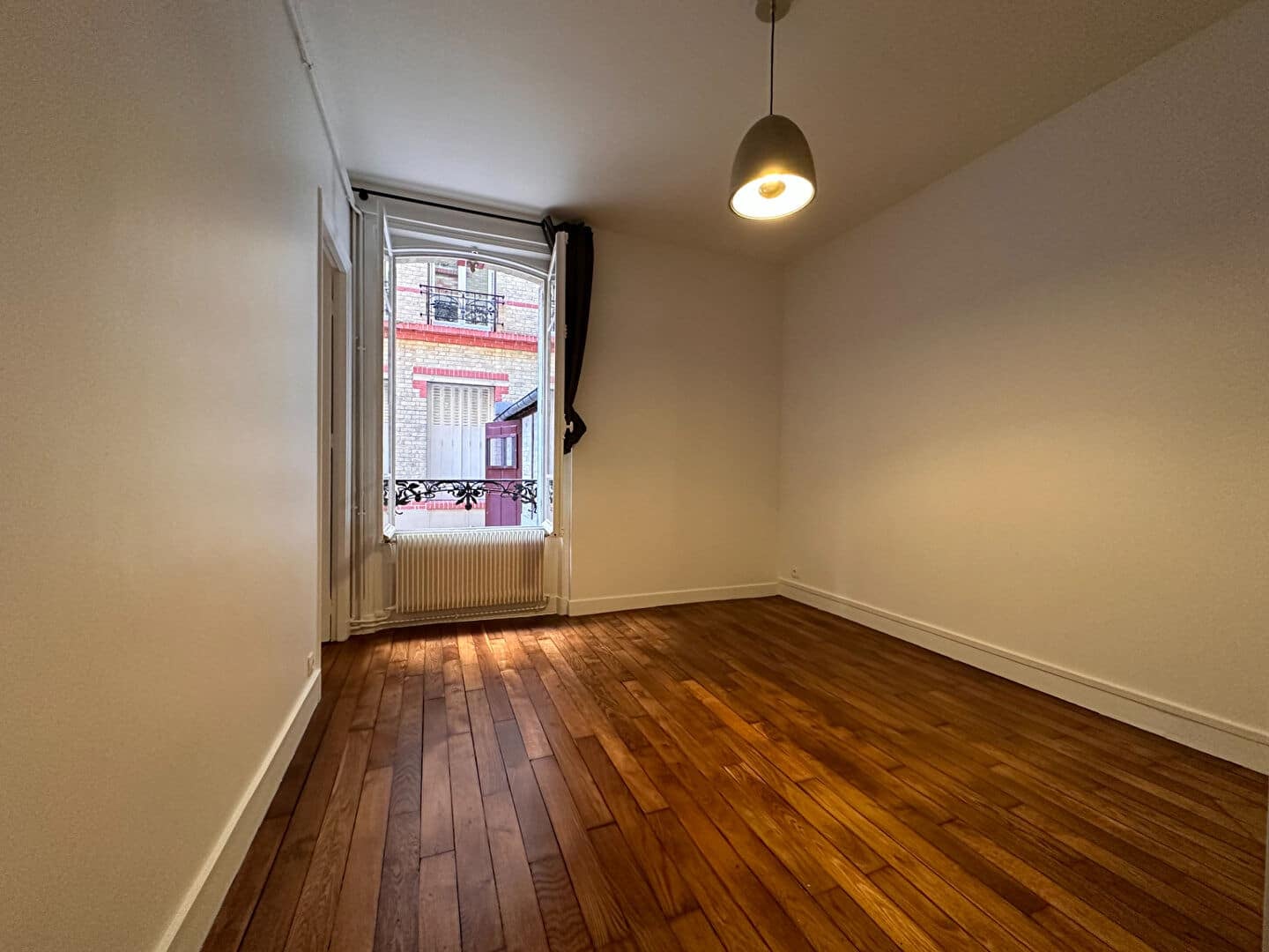 Flat Rue Camille Pelletan in Levallois-Perret