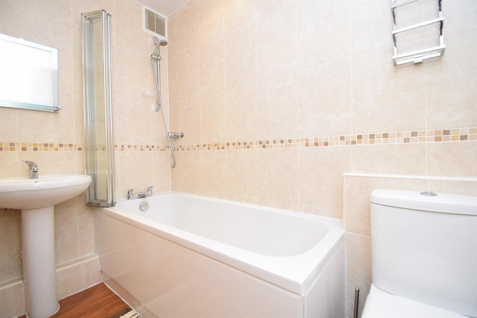 Flat Whitegates Close in Wakefield