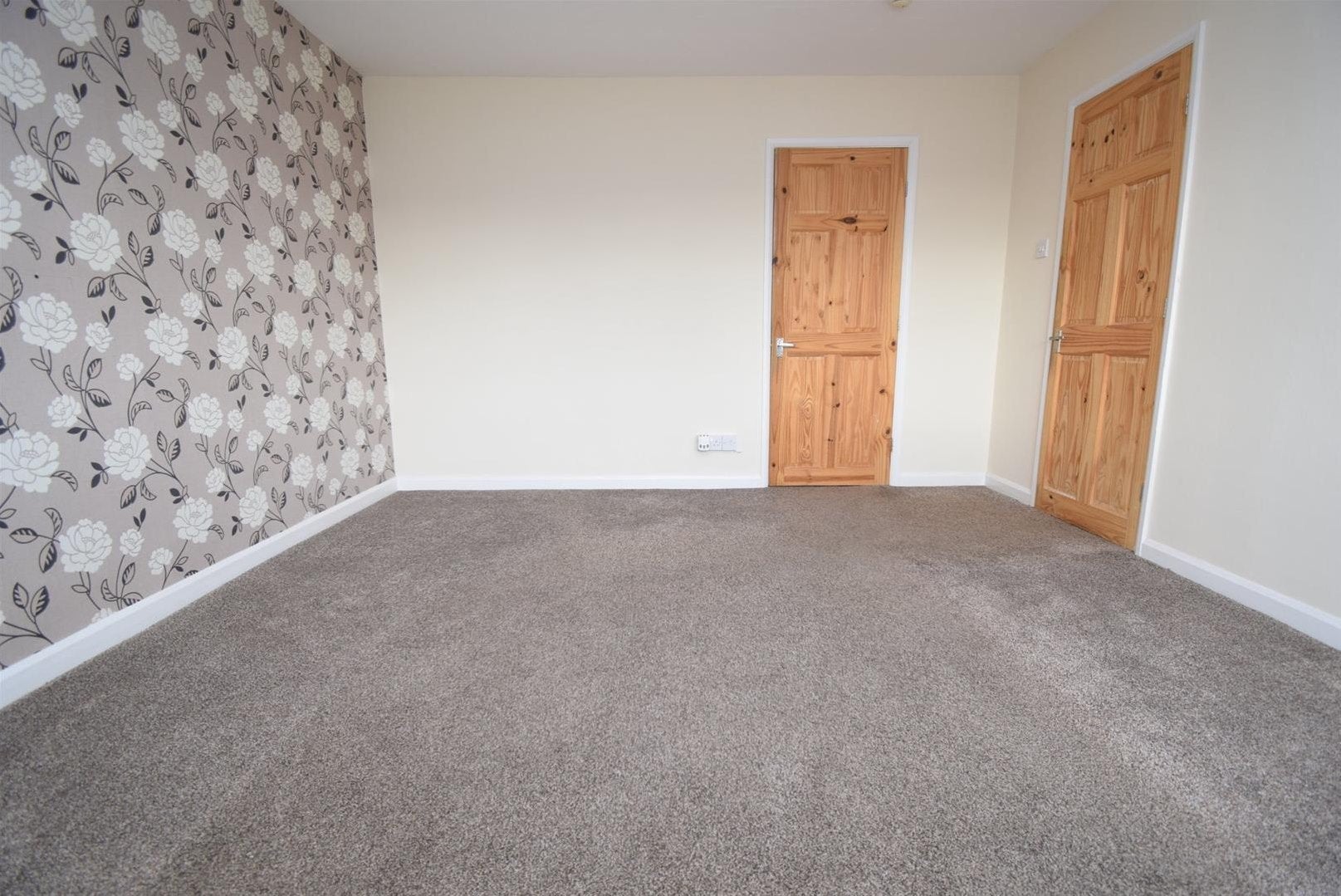 Flat Whitegates Close in Wakefield