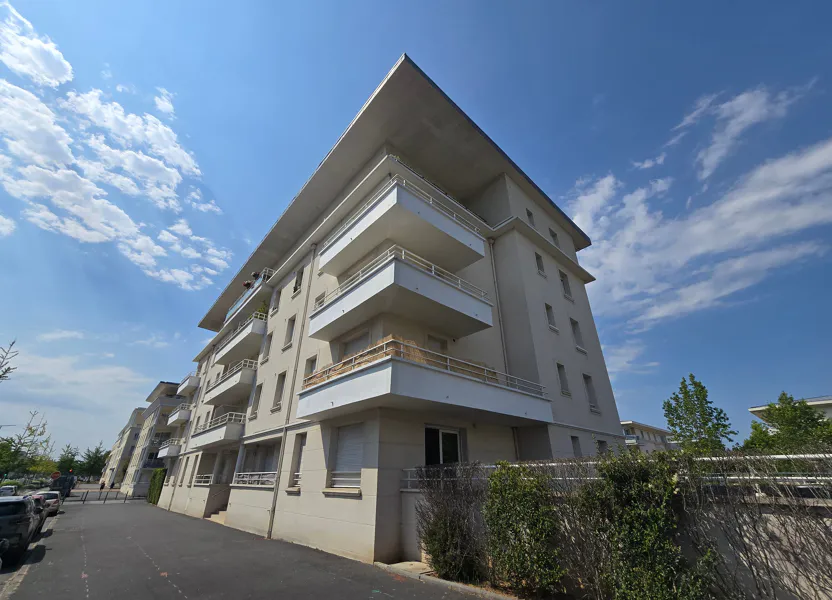 Flat Rue Robert Jacquemard in Caen