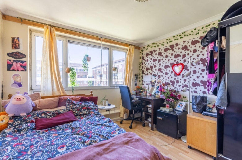 Room Malmesbury Road in Greater London