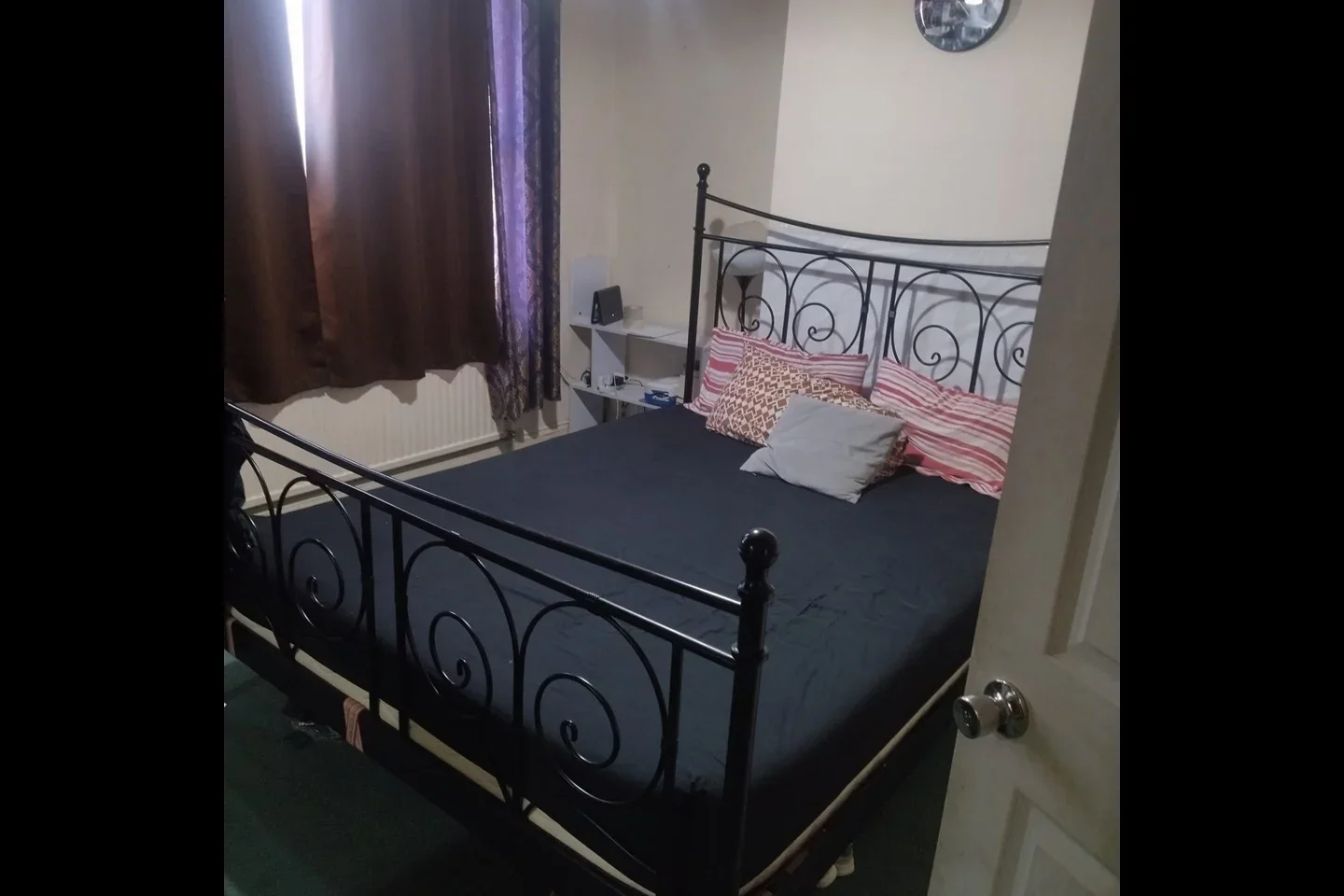 Room Whippendell Road in Watford