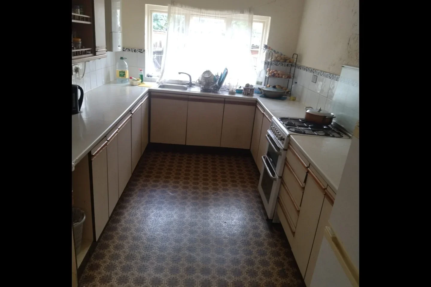 Room Whippendell Road in Watford