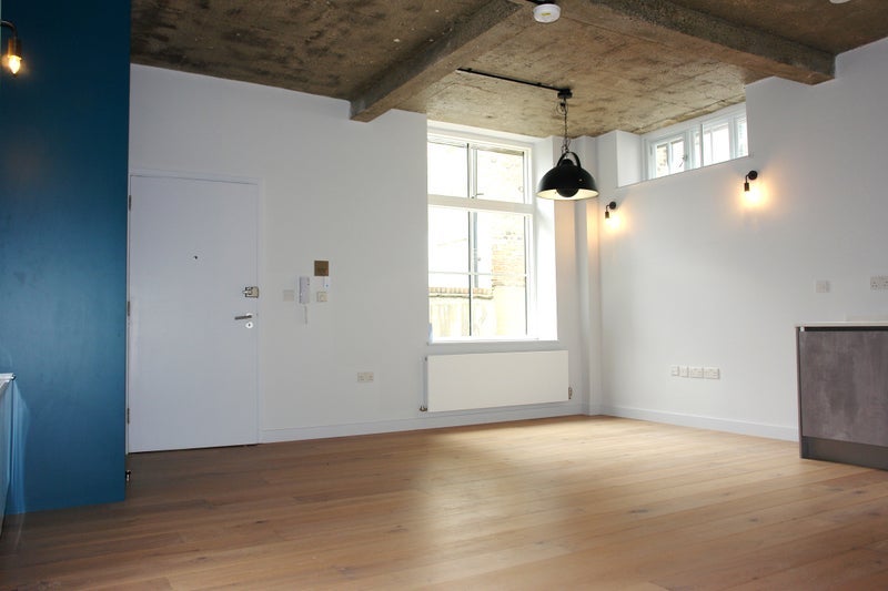 Flat Charteris Road in Greater London