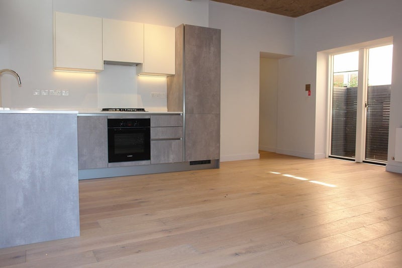 Flat Charteris Road in Greater London
