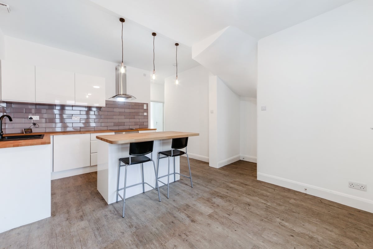 Flat Fonthill Road in Greater London