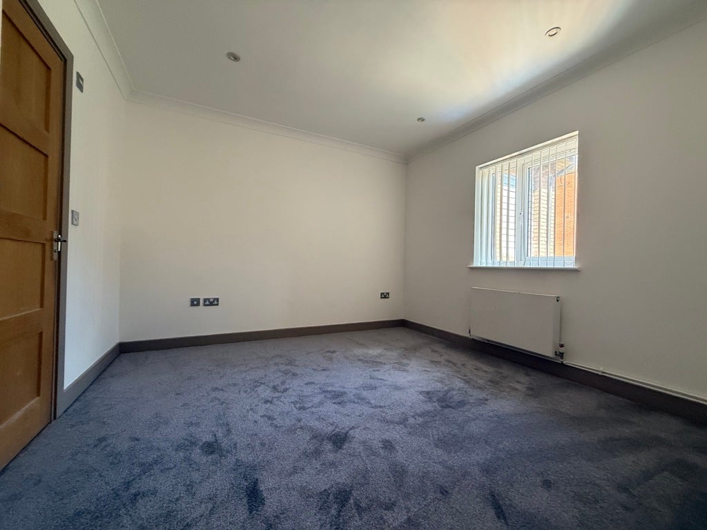 Flat Walderslade Road in Chatham