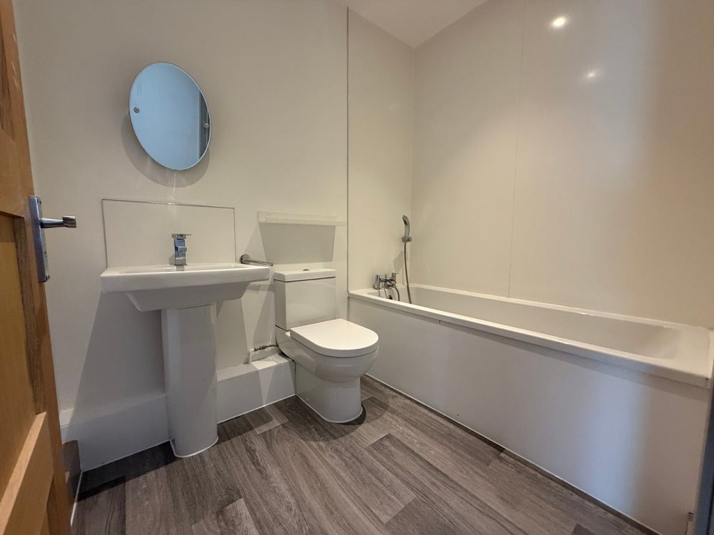Flat Walderslade Road in Chatham
