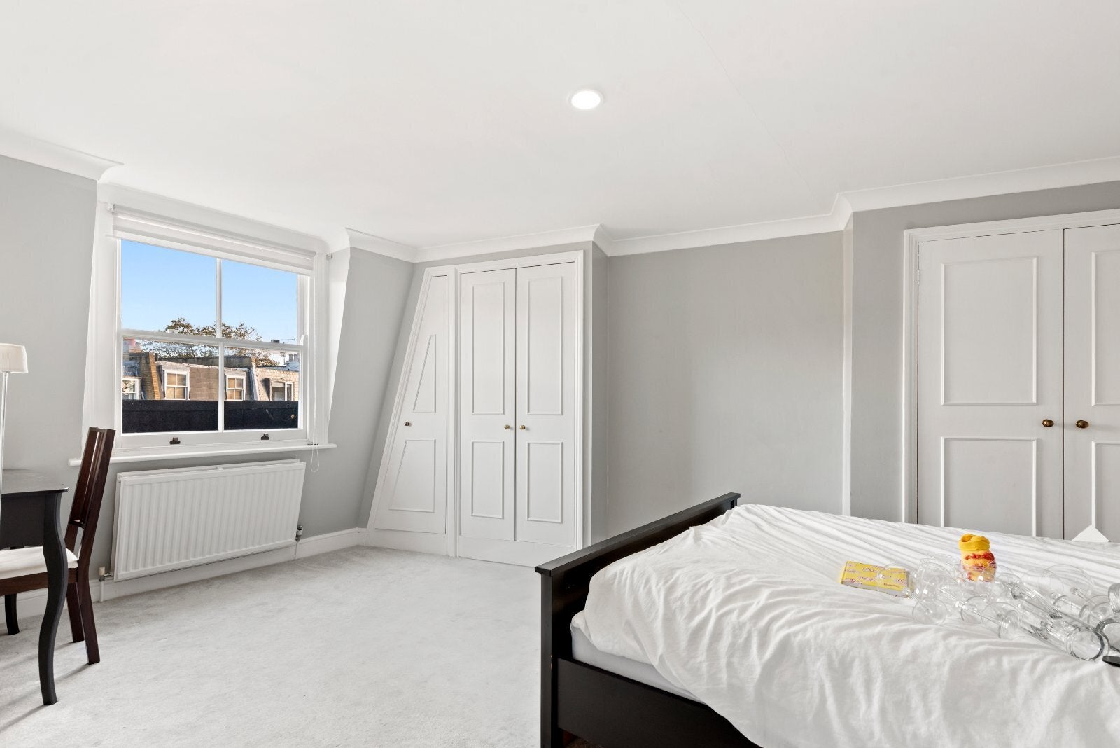 Flat Eardley Crescent in Greater London