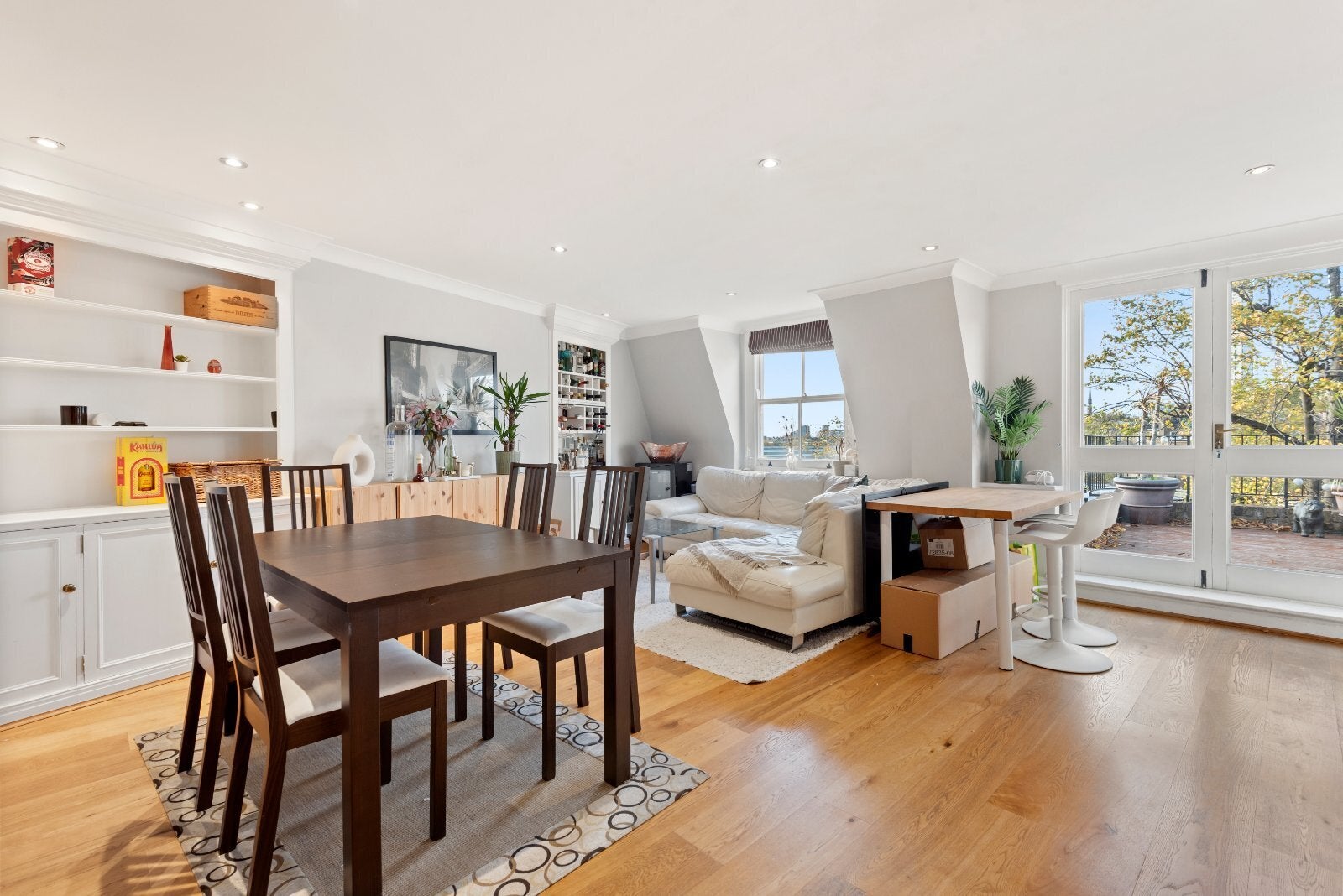 Flat Eardley Crescent in Greater London