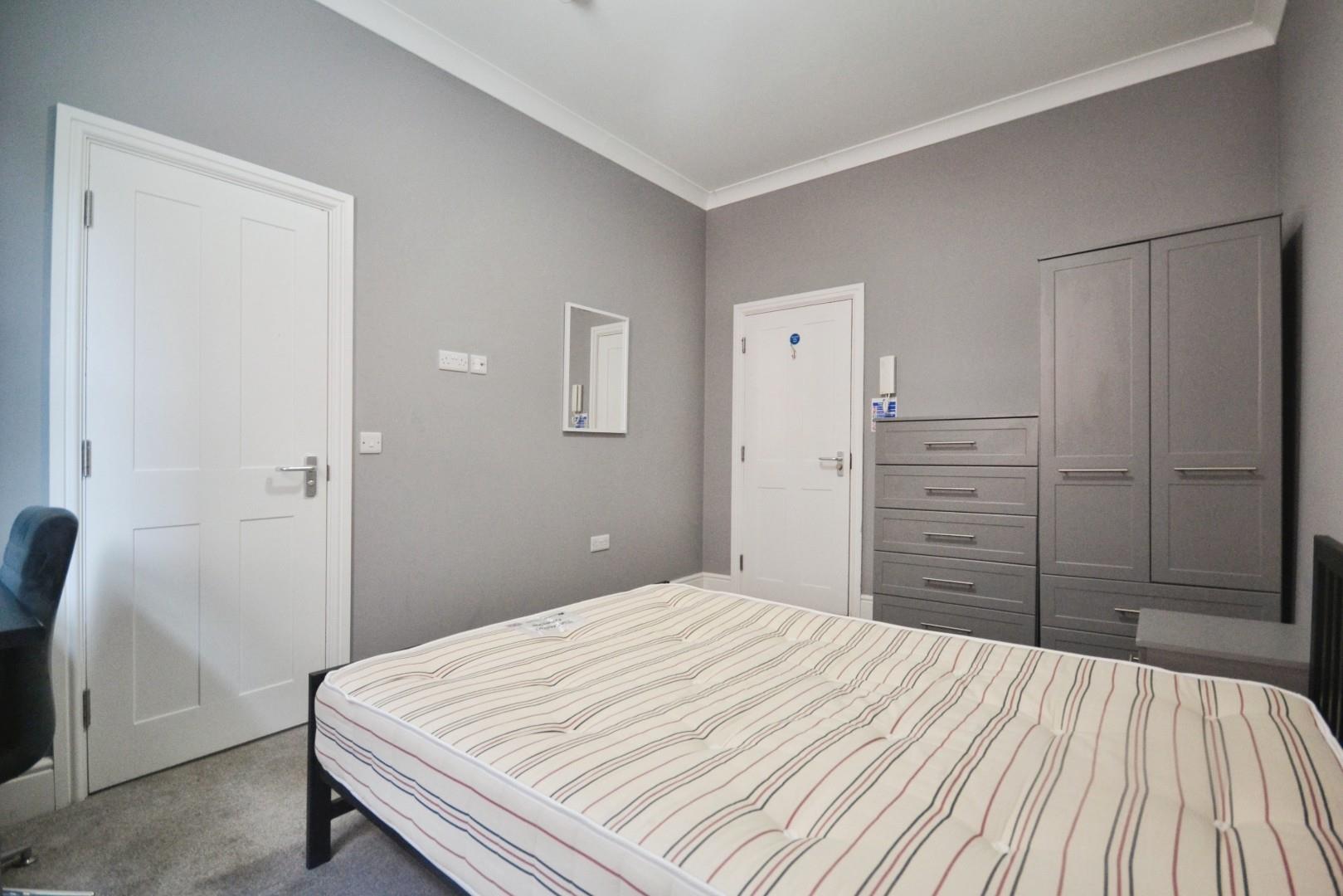 Flat Addington Road in Reading
