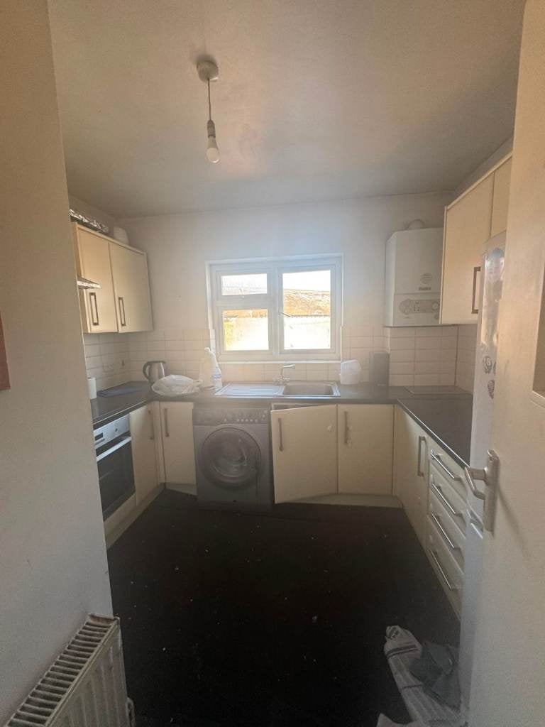 Flat Ruislip Road in Greater London