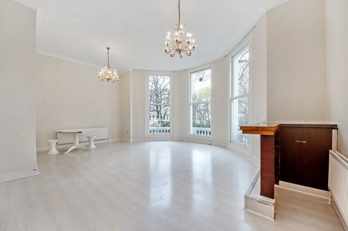Flat Cornwall Gardens in Greater London