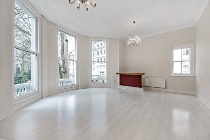 Flat Cornwall Gardens in Greater London