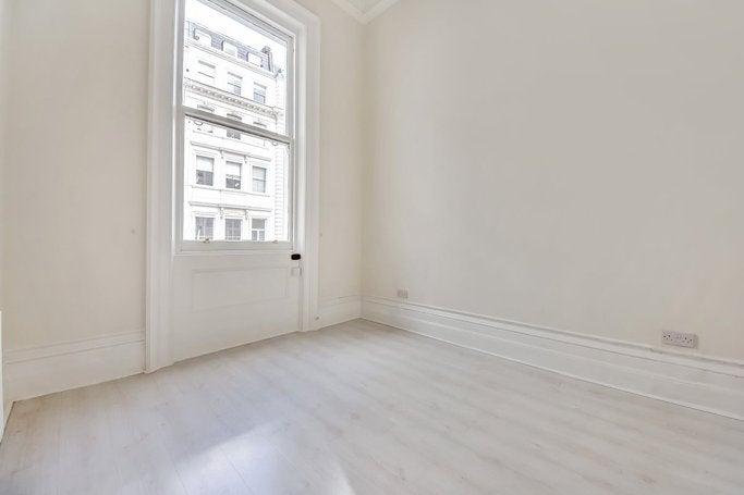 Flat Cornwall Gardens in Greater London