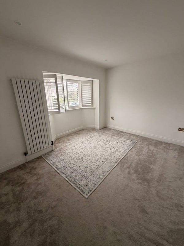 Room Westway Close in Greater London