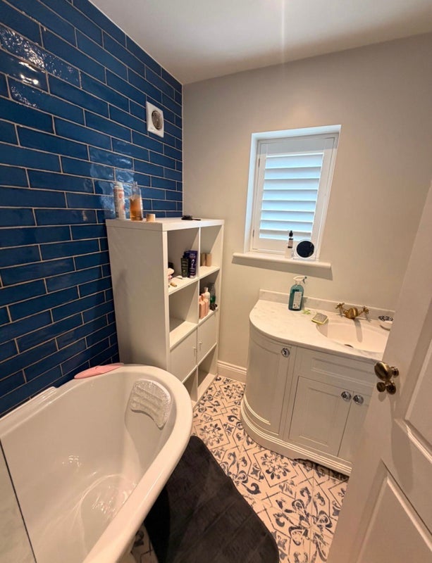 Room Westway Close in Greater London