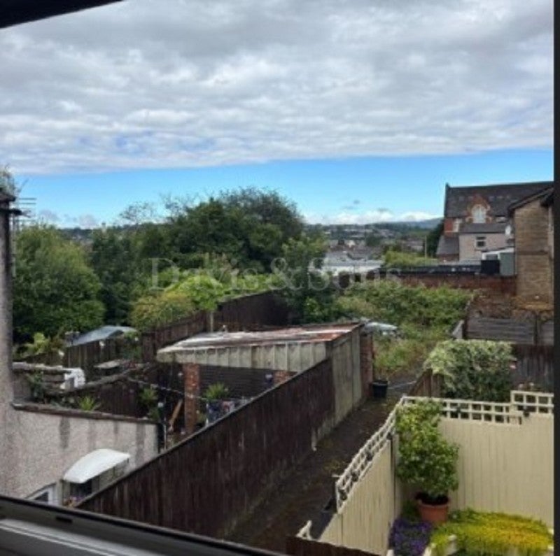 Flat Fairoak Avenue in Newport