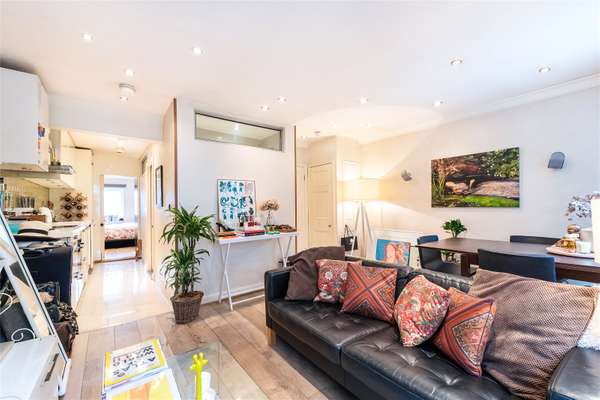 Flat Brompton Square in Greater London
