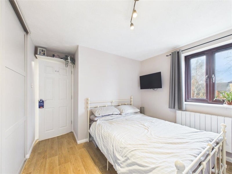 Room Crates Close in Kingswood