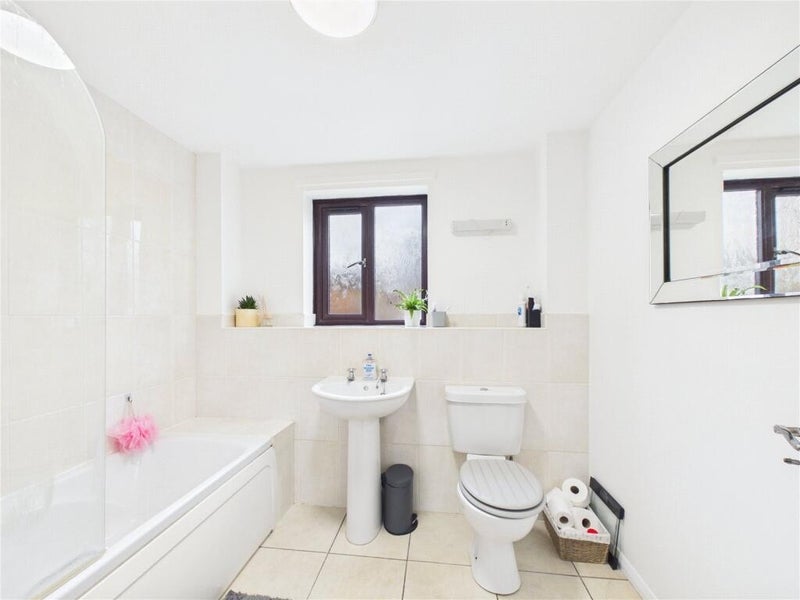 Room Crates Close in Kingswood