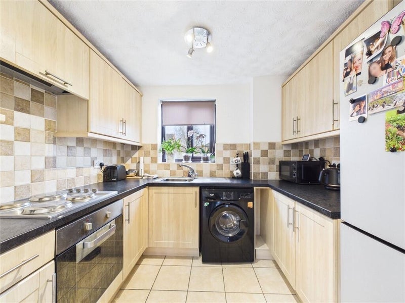 Room Crates Close in Kingswood