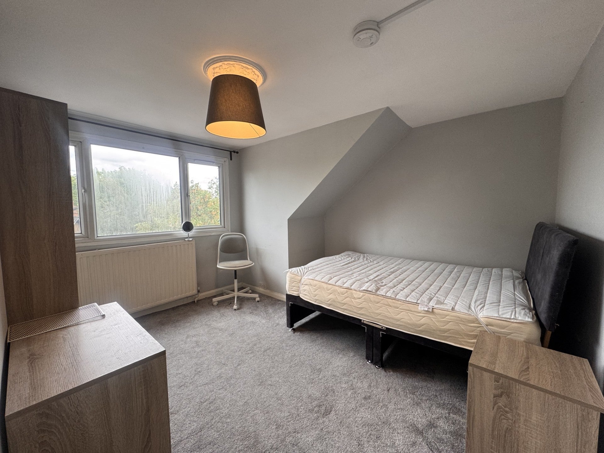 Room Boileau Road in Greater London