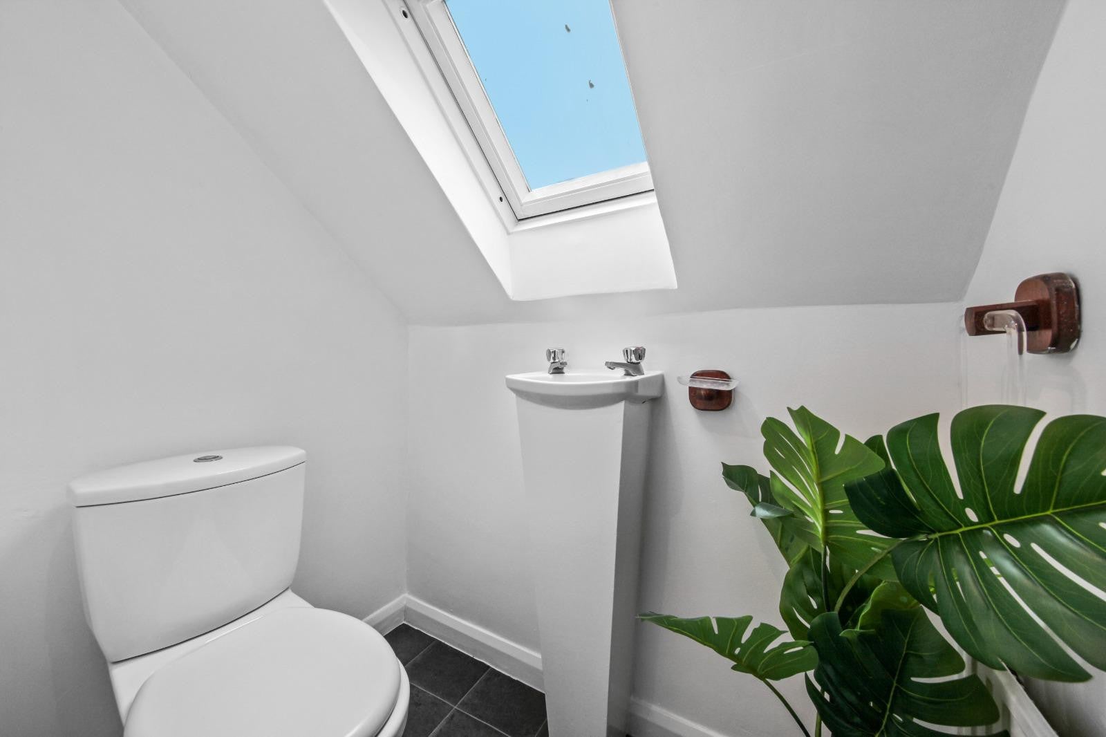 Room Boileau Road in Greater London