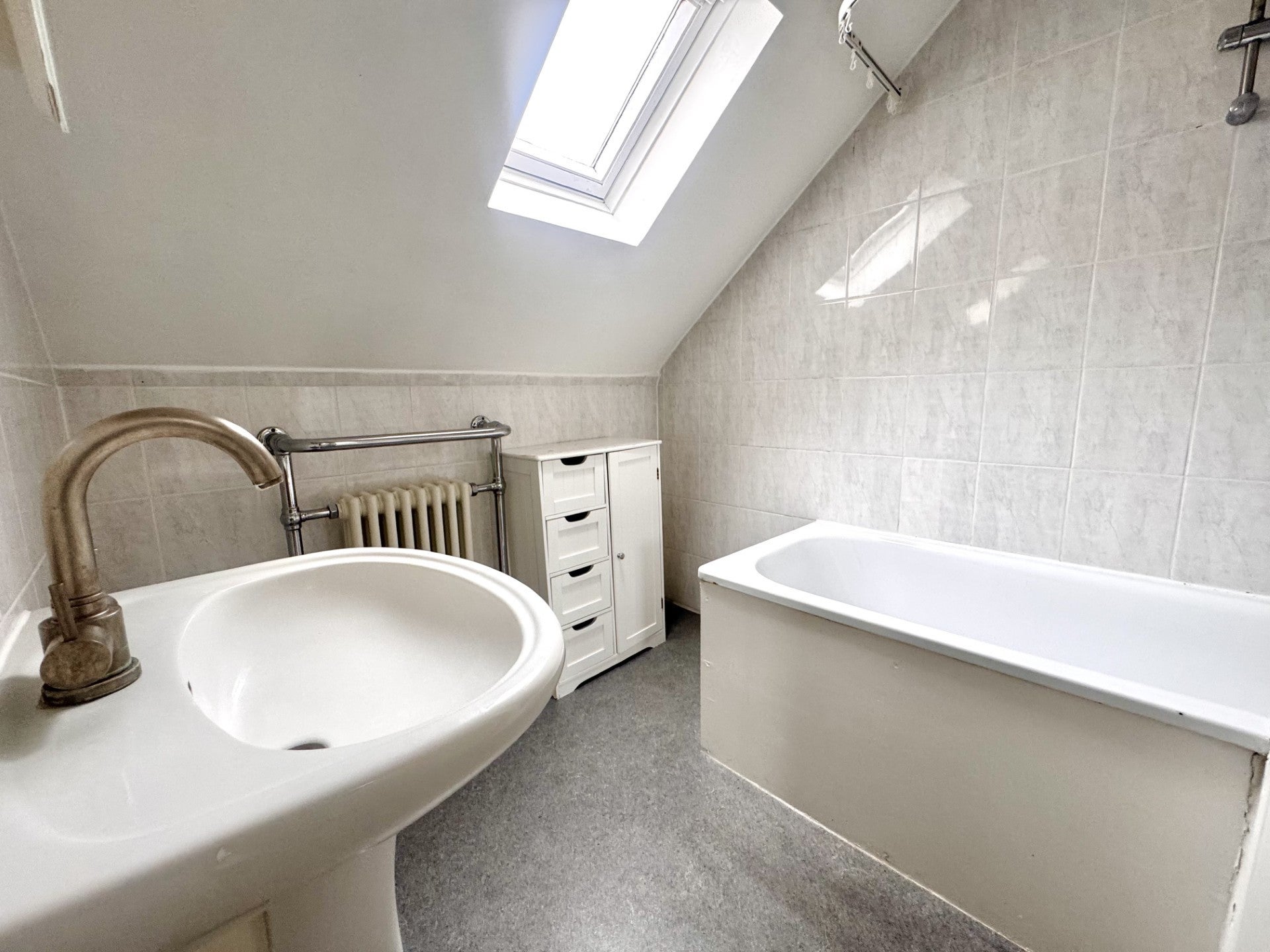 Room Boileau Road in Greater London