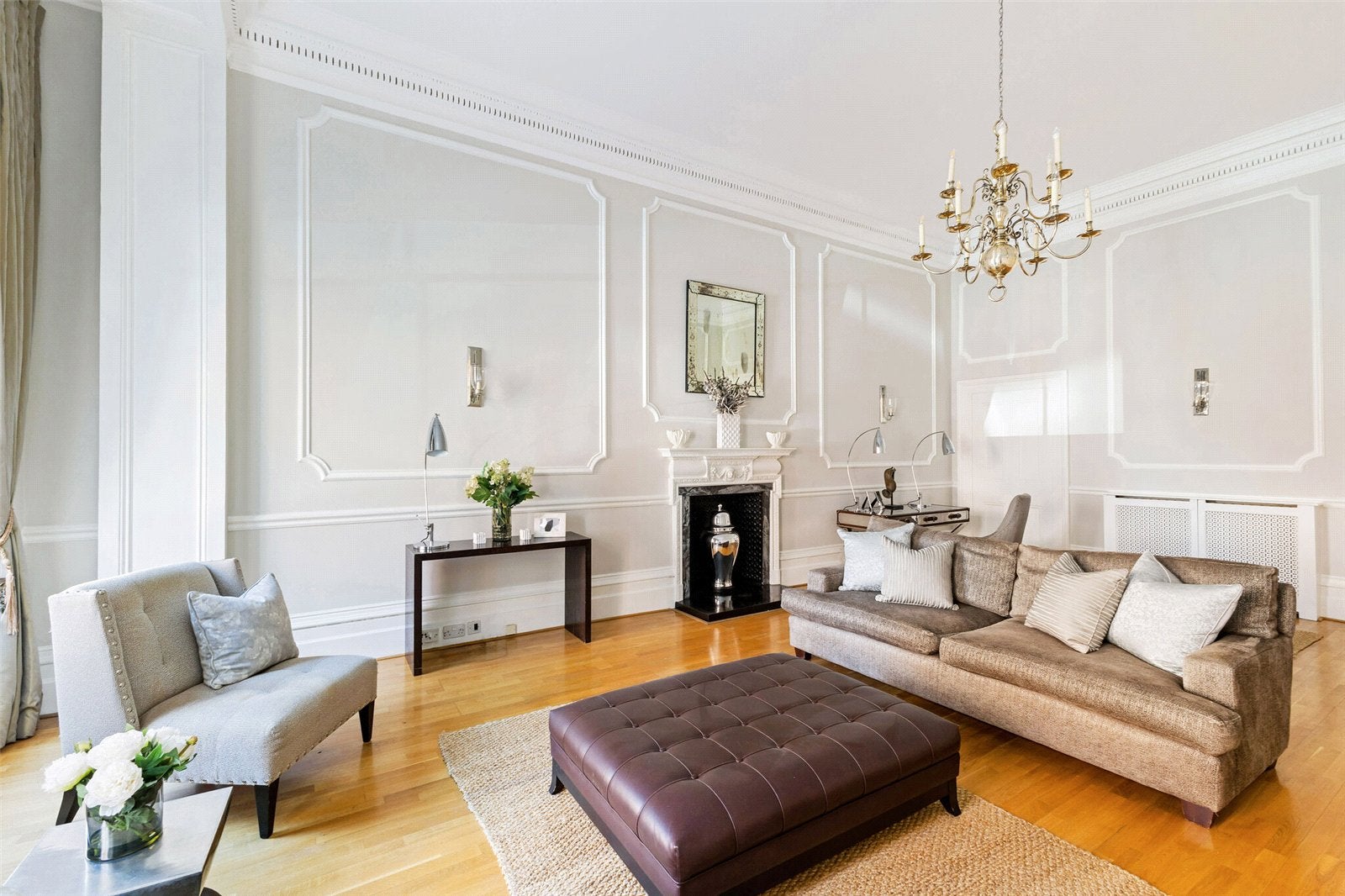 Flat Pont Street in Greater London