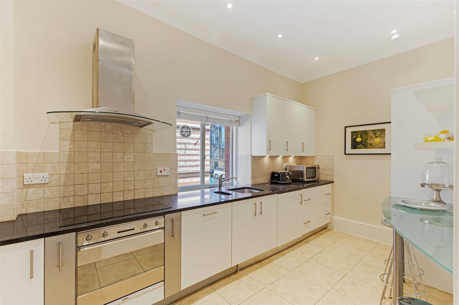 Flat Pont Street in Greater London