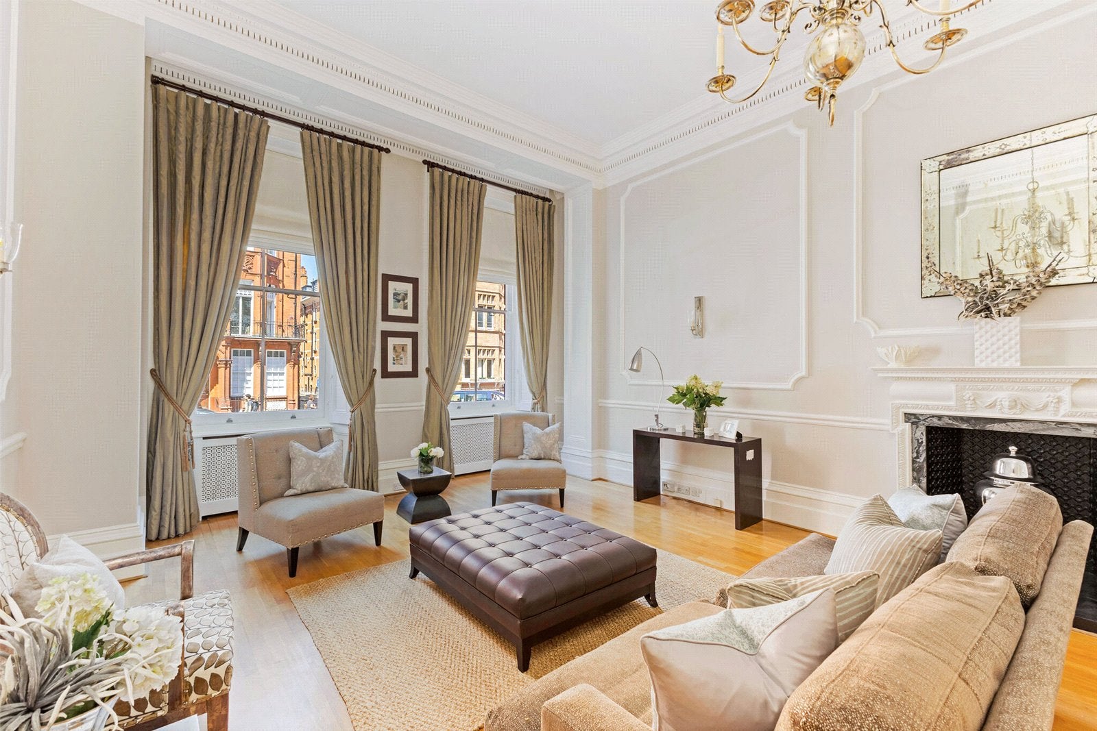 Flat Pont Street in Greater London