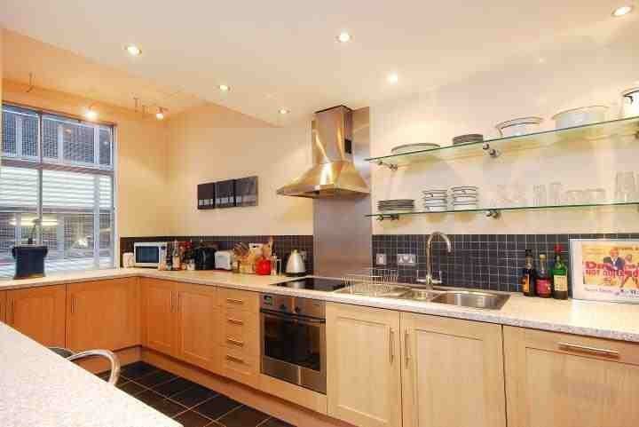 Room Saffron Hill in Greater London