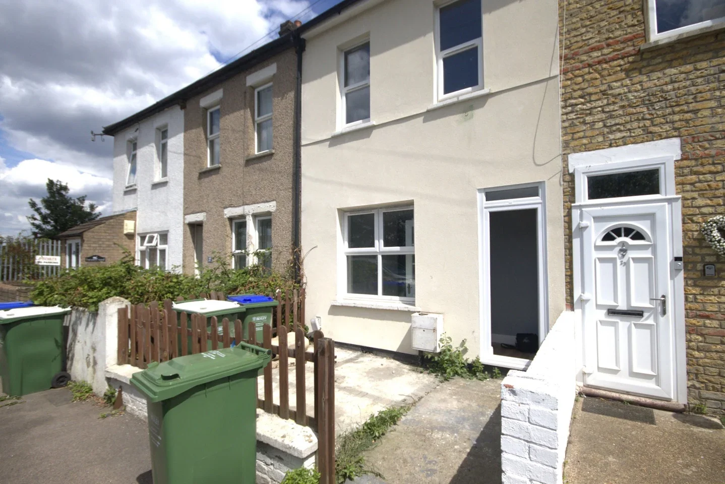 House Mitchell Close in Greater London