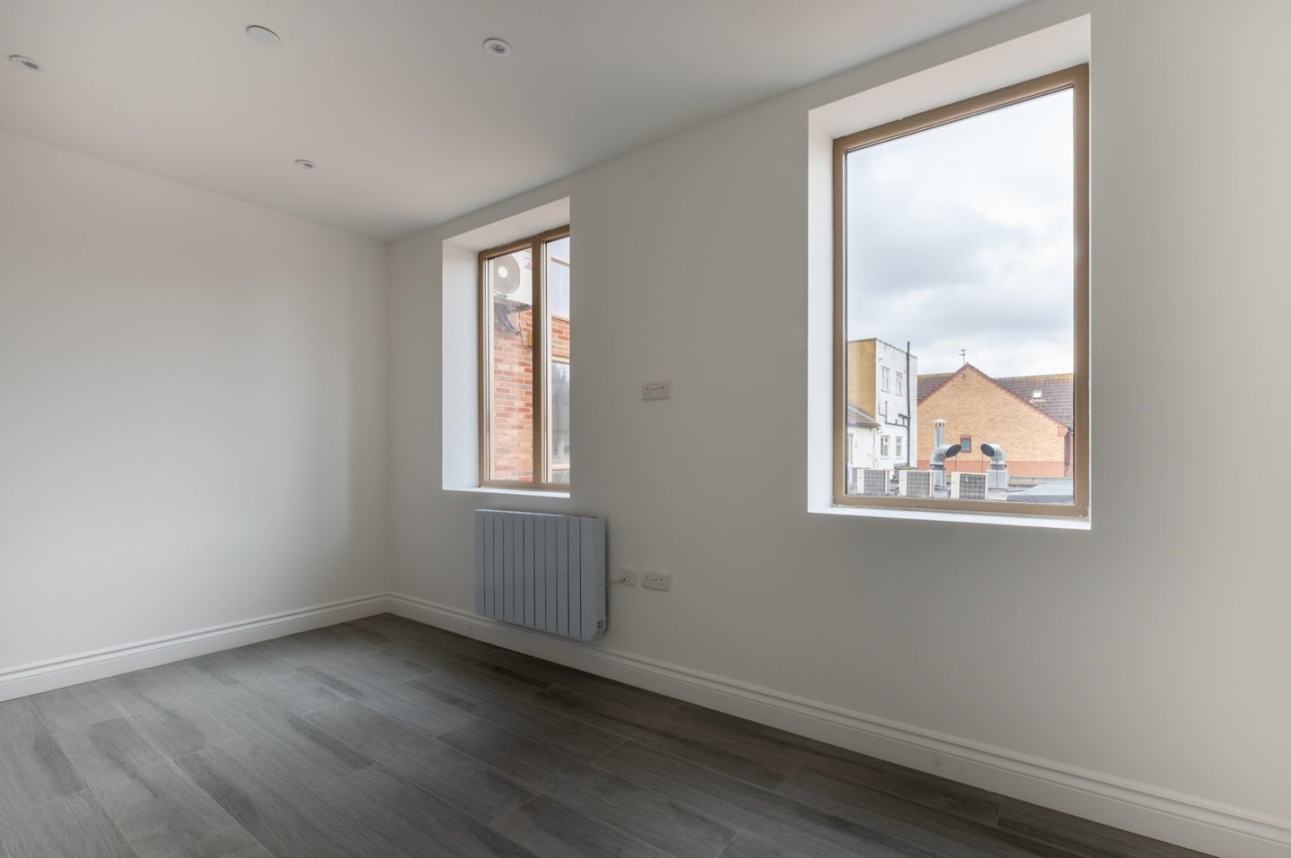 Flat Staines Road in Greater London