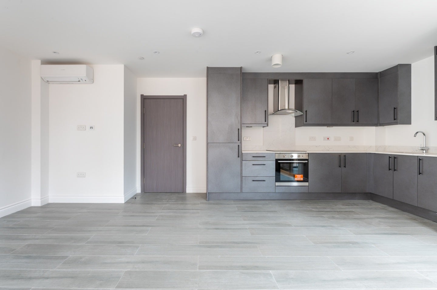 Flat Staines Road in Greater London