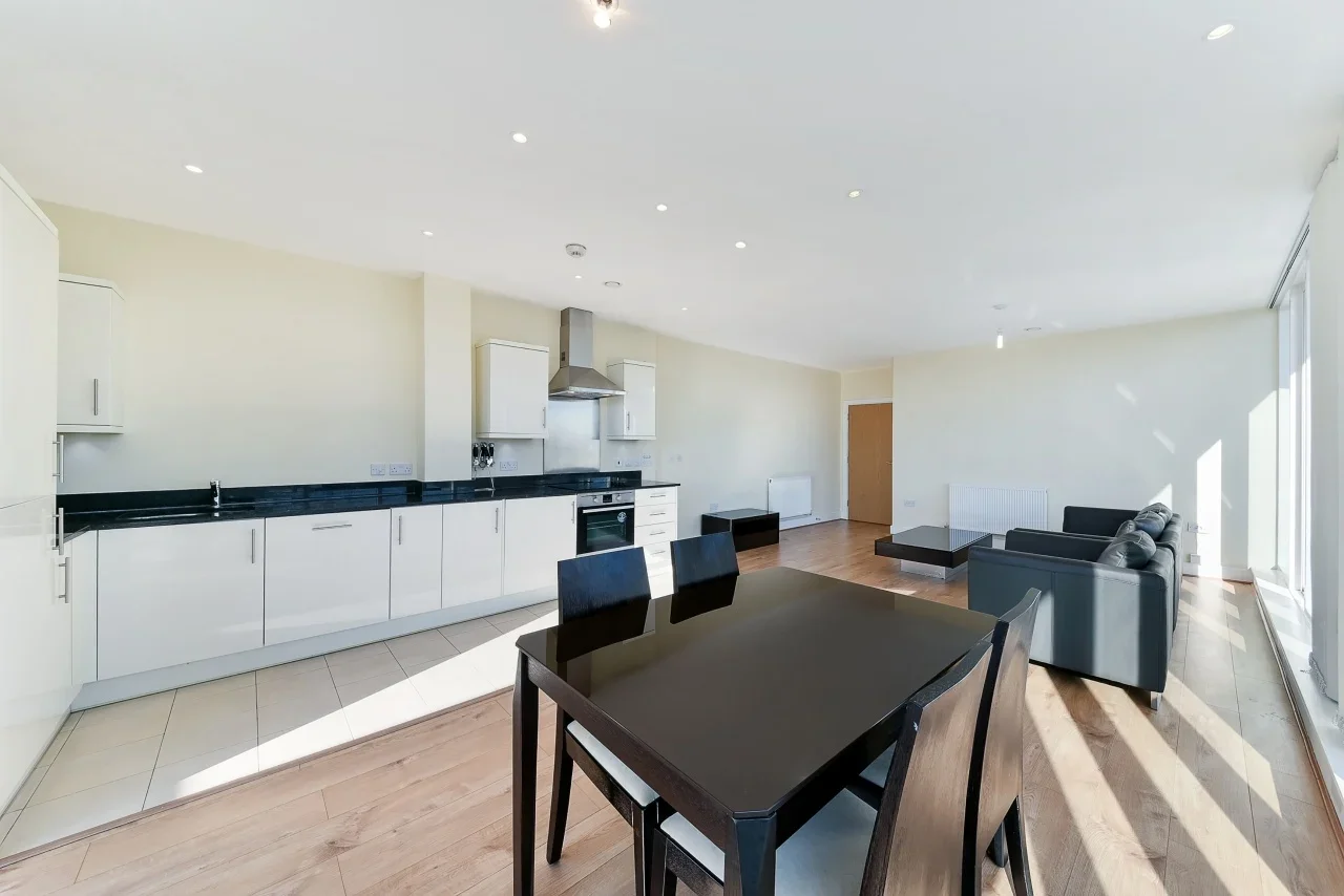 Flat Glenthorne Road in Greater London