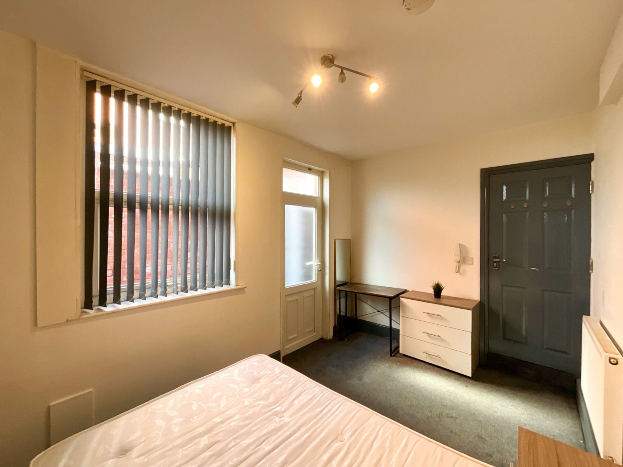 Room Mansfield Road in Doncaster