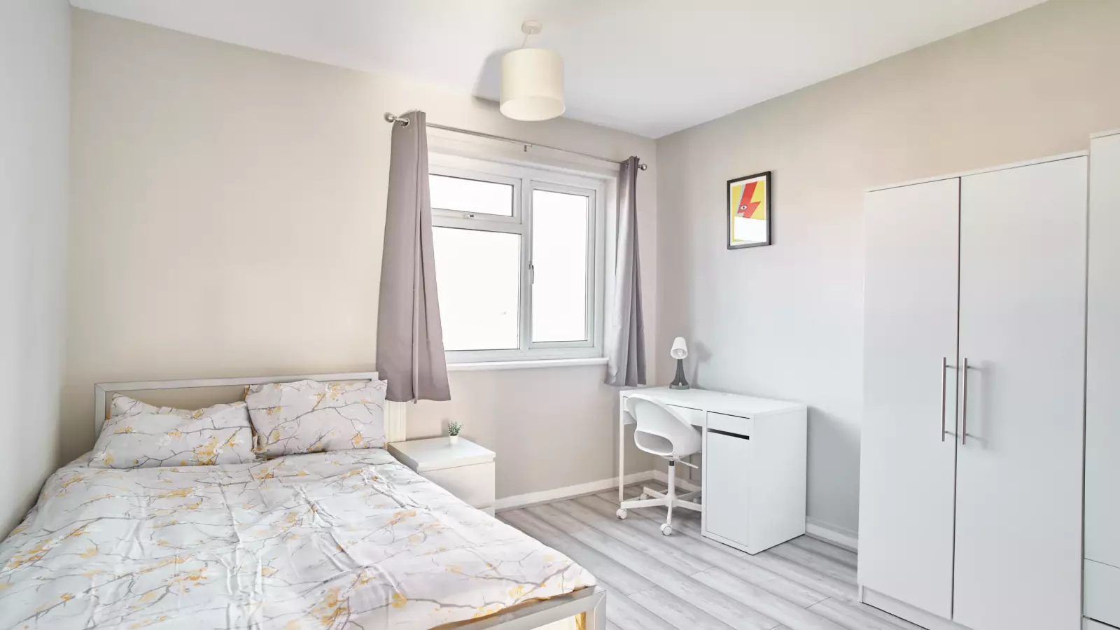Flat Creswick Walk in Greater London