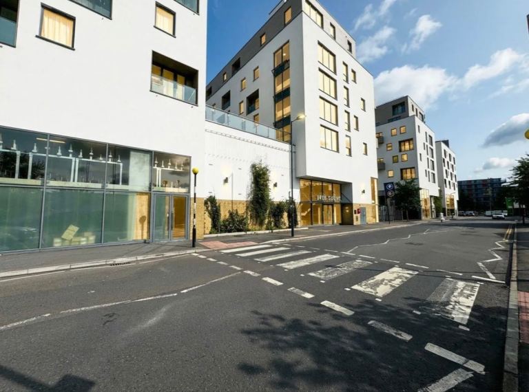 Flat Capitol Way in Greater London