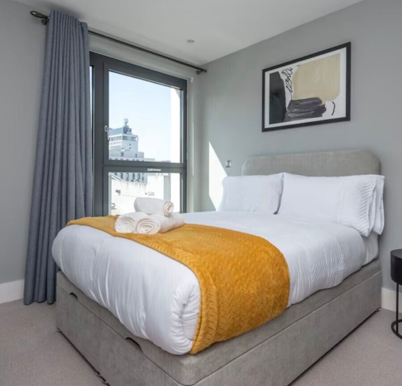 Room Exhibition Way in Greater London
