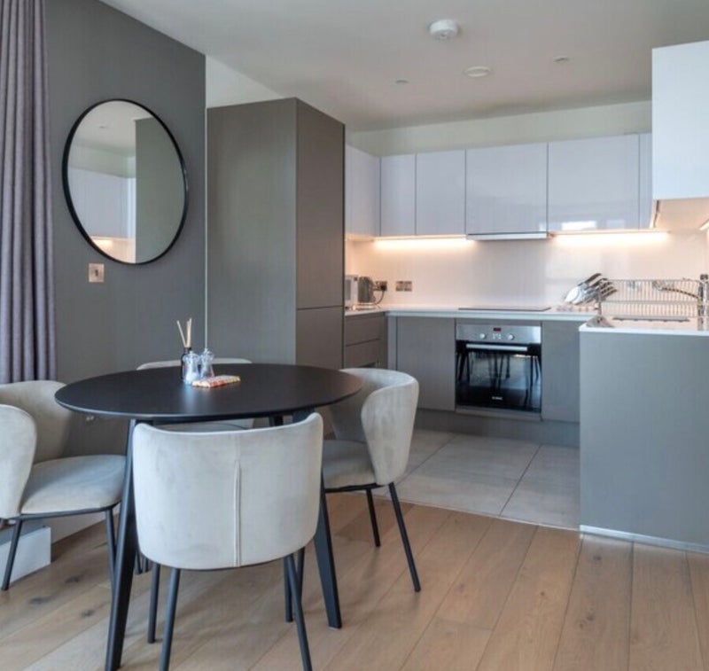 Room Exhibition Way in Greater London