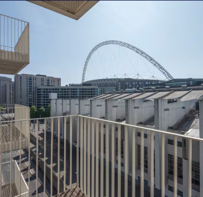 Room Exhibition Way in Greater London
