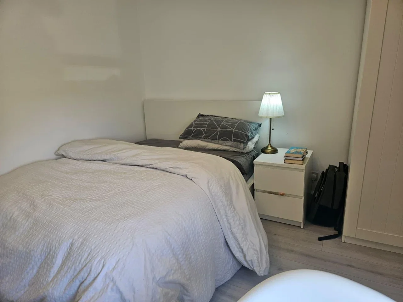 Room Cardiff Road in Watford