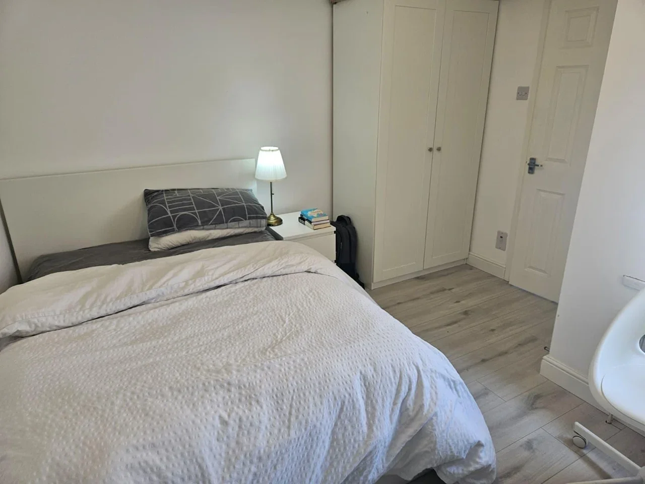 Room Cardiff Road in Watford