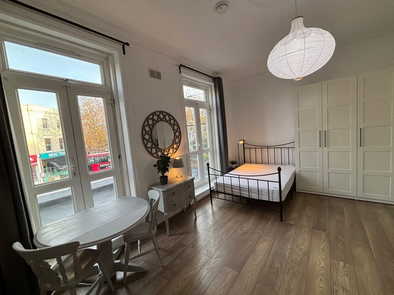 Flat Shepherds Bush Road in Greater London