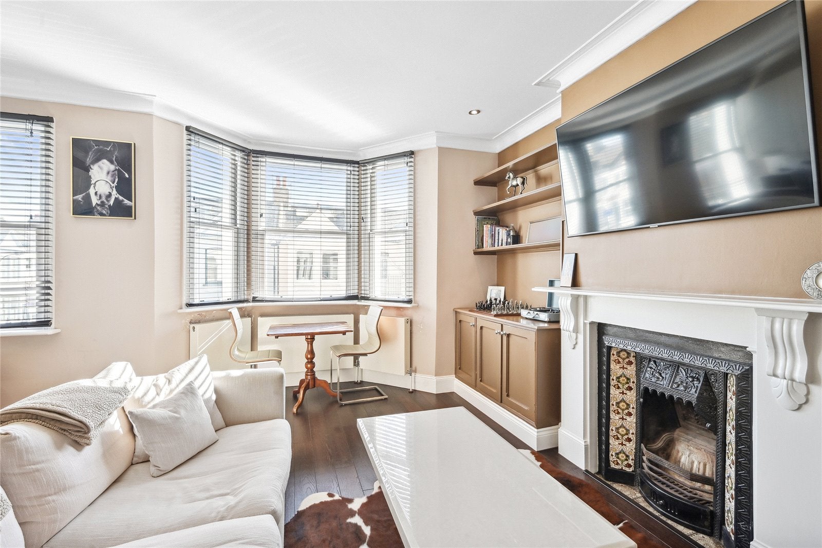 Flat Tournay Road in Greater London